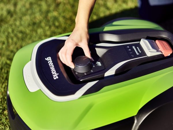 Robot koszący Greenworks OptiMow 15 GSM 1500 m2 - obrazek 3